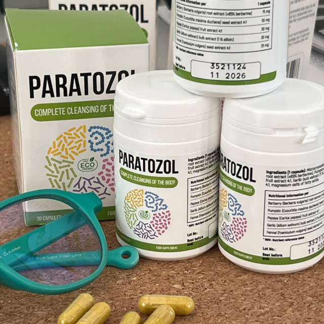 Fotografia de cliente — Frasco de Paratozol segurado na mão